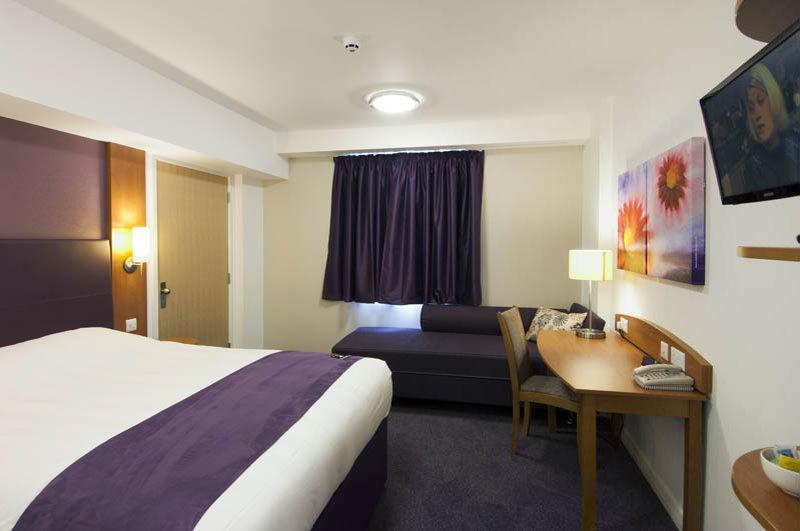 Premier Inn Warrington Centre Exterior foto